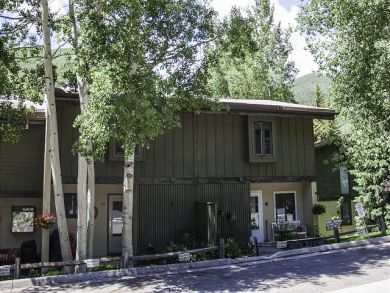 Three Bedroom Vacation Town Home with Loft & Hot Tub